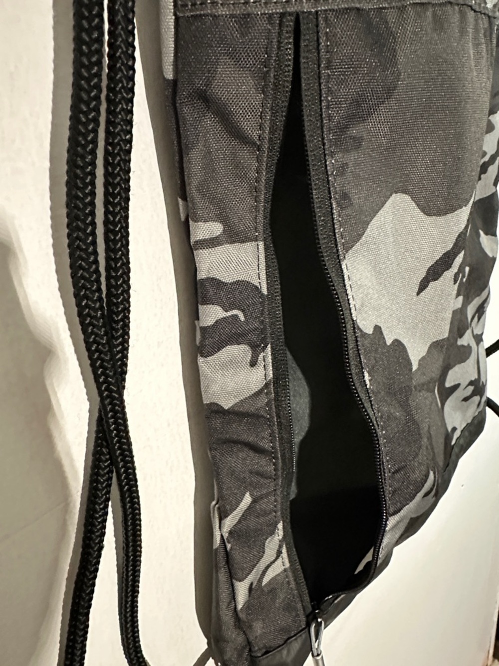 Nike Men's Gray & Black Camo Drawstring Backpack - Picture 5 of 7